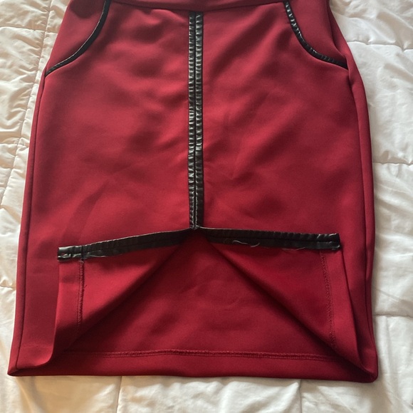 Venus Burgundy pencil skirt - Picture 3 of 7